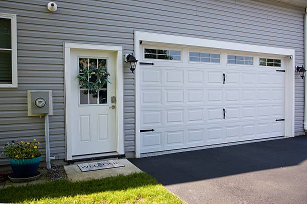 24/7 Emergency Garage Door Panel Replacement experts in Kenwood, OH